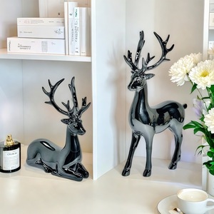 Décoration de Noël pour la maison, ornement de cerf, décoration de fête, cadeaux d'ambiance, art populaire sculpté, artisanat en résine époxy - Product Image 1