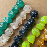 Ensemble de dés en acrylique à paillettes bicolores RPG personnalisé de 7 pièces, jeu de dés polyédriques sculptés pour plateau et jeu numérique pour groupe de jeu polyvalent