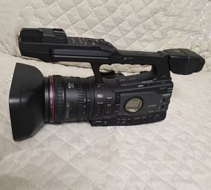 Cámara de Video Profesional Ca-non XF305 Full HD Usada en Oferta, Zoom Óptico de 18X - Product Image 1