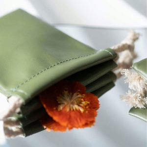 ถุงเก็บของแบบมีเชือกผูกกันฝุ่นทำจากหนัง PU - Product Image 1