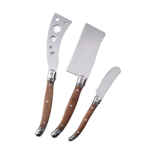 Vente en gros de planche <span class=keywords><strong>à</strong></span> <span class=keywords><strong>fromage</strong></span> en acier inoxydable 420 de nouvelle forme avec jeu de couteaux avec couteau vierge pour couper le <span class=keywords><strong>fromage</strong></span> et le beurre - Product Image 1