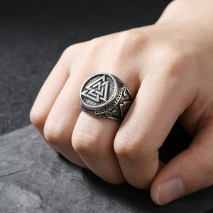 Bague nordique en acier inoxydable plaqué or véritable, style punk vintage, finition antique, bijou gravé, résistant au ternissement - Product Image 1