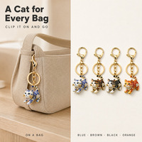 Porte-clés en métal en forme de chat ajouré avec pendentif strass, fermoir mousqueton, breloque pour voiture, sac ou téléphone