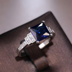 Anello di colore blu intenso dal design elegante per donna - Product Image 2