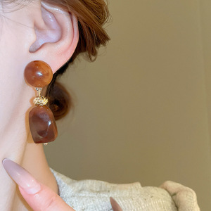Orecchini in resina geometrica per le donne di Design irregolare orecchini classici retrò orecchini all'ingrosso - Product Image 6