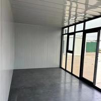 Casa Contenedor Prefabricada Moderna de Lujo con Paredes de Vidrio, Oficina Modular Desmontable con Terraza en el Techo y Escaleras Exteriores para Jardín
