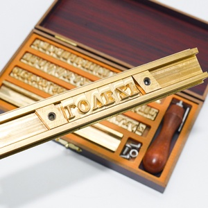 แม่พิมพ์ตัวอักษรและตัวเลขทองเหลืองแบบกำหนดเอง OEM MOQ ต่ำ โรงงานผลิตโดยตรง แม่พิมพ์ปั๊มหนังแบบกำหนดเองสำหรับตัวอักษร สัญลักษณ์ และตัวเลข - Product Image 4