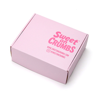 Boîte d'emballage rose avec un imprimé ondulé vibrant, boîtes d'emballage et d'expédition en carton pour les produits de boulangerie et les friandises