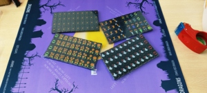 Tuiles de <span class=keywords><strong>Mahjong</strong></span> pour Fête d'Halloween Horreur, Numéros Rouges, Motif Fantôme <span class=keywords><strong>Blanc</strong></span>, Acrylique <span class=keywords><strong>Noir</strong></span> Brillant, Idéal Cadeau de Fêtes - Product Image 3