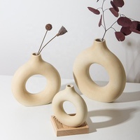 Décoration nordique Vase en céramique moderne Petit et grand vase en forme de beignet avec anneau rond rustique Blanc Noir et blanc pour les mariages