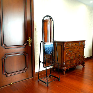 Miroir sur pied au design moderne et minimaliste avec cadre en aluminium et fonction de rangement, miroir de <span class=keywords><strong>dressing</strong></span> mobile - Product Image 1