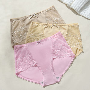 سراويل داخلية نسائية عالية الجودة من البوليستر بخصر متوسط، ملابس داخلية مريحة ومضادة للبكتيريا مع زخارف دانتيل - Product Image 5