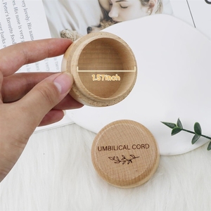 Boîte à souvenirs moderne en bois pour cordon ombilical de bébé, rangement pour cheveux et dents - Product Image 4