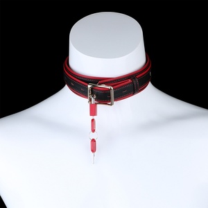 Collar BDSM de Cuero Ajustable Rojo y Negro con Pequeño Candado, Accesorio de Bondage Fetiche, Productos para Adultos para Juegos de Rol - Product Image 2