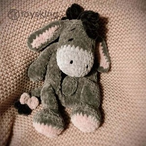 Peluche vache au crochet faite à la main - Poupée câline artisanale pour le sommeil du bébé, jouet en peluche en coton biologique, décoration de chambre d'enfant - Product Image 3