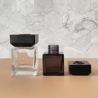 Bouteille de diffuseur de roseau en verre de parfum de maison de conception sans flamme décorative de luxe carré clair de 100ml