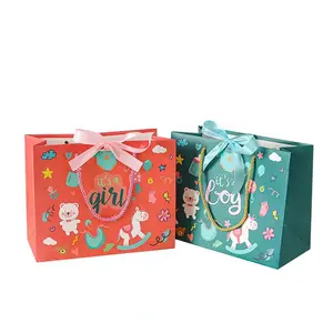 도매 재사용 가능한 맞춤형 로고 인쇄 쇼핑 종이 가방 럭셔리 크리스마스 포장 선물 가방 손잡이와 크래프트