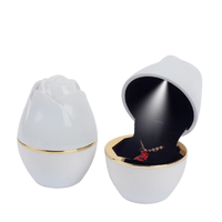 Anneau lumineux à LED en forme de rose Pendentif Présentoir à bijoux Rectangle en forme de cœur Boîte cadeau Organisateur Emballage plastique Boîte de proposition Présentoir