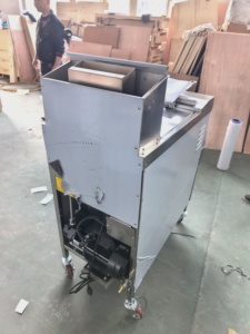 Friteuse à pression industrielle Shineho pour poulet frit, modèle ouvert au gaz avec panneau informatique programmable et pompe d'alimentation en huile - Product Image 4