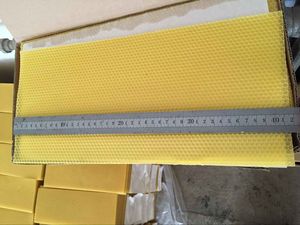 Lámina de Cera de Abeja 100% Pura y Natural para Colmenas Langstroth, Británicas, Nacionales, Profundas y Poco Profundas, Caja de 30 Unidades, Venta al Por Mayor - Product Image 4