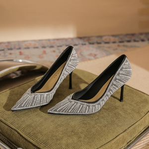 <span class=keywords><strong>Scarpe</strong></span> da donna <span class=keywords><strong>con</strong></span> <span class=keywords><strong>tacco</strong></span> alto a punta da donna <span class=keywords><strong>con</strong></span> <span class=keywords><strong>tacco</strong></span> a spillo <span class=keywords><strong>scarpe</strong></span> <span class=keywords><strong>con</strong></span> pompa poco profonda Shinny di nuovo design <span class=keywords><strong>scarpe</strong></span> da sposa da sposa <span class=keywords><strong>rosse</strong></span> da donna - Product Image 1