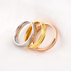 แหวนคู่รัก ไทเทเนียมสตีล ชุบโรสโกลด์ ขัดทราย ตัวเลขโรมัน เครื่องประดับงานแต่งงาน - Product Image 2