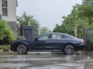 2024 <span class=keywords><strong>E</strong></span> 350 <span class=keywords><strong>E</strong></span> <span class=keywords><strong>L</strong></span> PHEV Sedan Versión China con paquete deportivo AMG Line y vehículo de nueva energía de rango eléctrico de 100km - Product Image 4