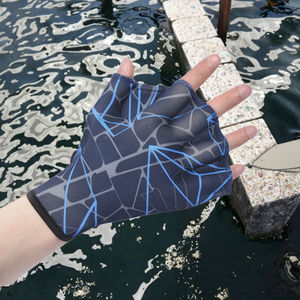 Aletas de natación de nailon de media caña con diseño de pata de pato y guantes con ranuras para los dedos para hombre y mujer, ideales para buceo y deportes acuáticos. - Product Image 3