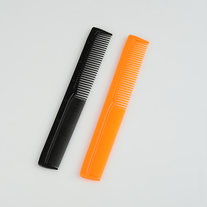 Peigne de coiffure de salon de haute qualité peigne de coupe de cheveux en plastique antistatique Peigne de barbier avec logo personnalisé avec valeur d'échelle - Product Image 1