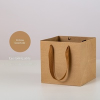 Sacs en papier carrés en gros avec poignée, sacs cadeaux en carton écologiques portables