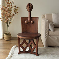 Fauteuil de chef en bois massif de style tribal africain, décoration d'intérieur unique, mobilier artistique, design artisanal, siège pour salon