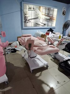 Cama de Examen Ginecológico Eléctrica de 3 o 4 Motores para Uso en Hospitales o Clínicas de Belleza Tinalu - Product Image 5