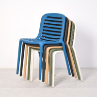 Chaise de salle à manger monobloc empilable en polypropylène moderne pour intérieur, extérieur, patio, café, restaurant, jardin - Vente en gros