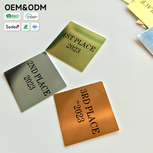 Trofeo Personalizado para Eventos con Placa de Nombre Adhesiva de Aluminio Pulido Espejo Grabada con Láser - Product Image 3