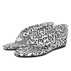 Sandales à talon compensé haut pour femme, grande taille 45, à entre-doigts, pour soirée, coupe large, imprimé léopard, style mules - Product Image 4