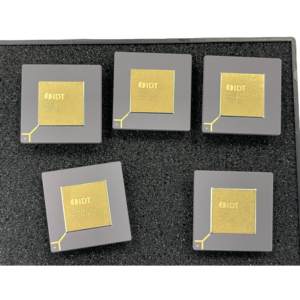 Nuevo Chip de Memoria Original 7025L55GB IDT DDR4 de Doble Puerto 8KX16 EMMC 128KBIT PGA-84 - Product Image 5