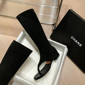 Bottes hautes pour femmes en daim de vache et cuir givré, fermeture éclair, bout pointu, décorées de métal, respirantes, bottes tendance - Product Image 1