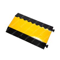 Protecteur de câble en caoutchouc de veste jaune de couverture flexible de plancher de 5 canaux avec le cône de trafic de bon prix