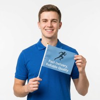 Drapeaux de cheering personnalisés en polyester imperméable pour marathon, légers, avec mât doré, impression double face, livraison rapide en 24h