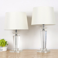 Lampe de table en cristal moderne et lumineuse, design artistique, verre transparent, lampe décorative pour la maison, lampe de lecture avec abat-jour en tissu pour la chambre à coucher