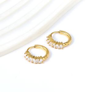 Pendientes de Aro Minimalistas al por Mayor, Chapados en Oro de 18K, de Acero Inoxidable con Cristales, de Moda, Tipo Huggie, Joyería para Mujer - Product Image 3