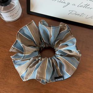 Lot de scrunchies XL en coton à rayures superposées, élastiques pour cheveux, accessoires de coiffure, motif à carreaux et fleurs - Product Image 6