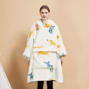 Couverture à <span class=keywords><strong>capuche</strong></span> Sherpa en flanelle surdimensionnée personnalisée Couverture TV à <span class=keywords><strong>capuche</strong></span> portable à manches longues - Product Image 2