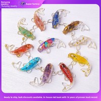Vente en gros d'objets artisanaux en cristal : copeaux de cristal naturel, poisson Koi en résine, ornement en cuivre, animal porte-bonheur, pour la guérison Reiki, décoration intérieure et mariage