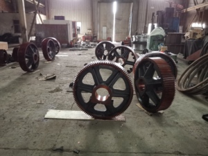 Fabricant de gros engrenages personnalisés Grand engrenage hélicoïdal FC20 en fonte grise pour l'usine de papeterie - Product Image 5