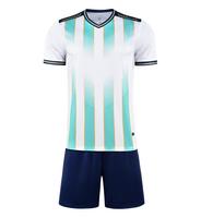 Último diseño de uniforme de fútbol de poliéster de tamaño personalizado uniforme de fútbol para la venta Jersey y pantalones cortos conjunto de fútbol al por mayor en Stock