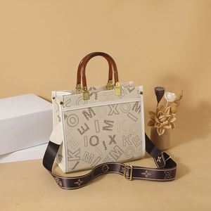 <b>Large</b>-capacity Handbag, Multi-functional Polyester-lined Tote Bag, with Zipper and Suitable for Commuting Use.615 - Product Image 4