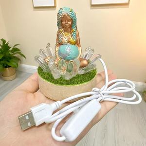 Commercio all'ingrosso mascotte Gemstone spirito curativo di cristallo trasparente al quarzo grappolo madre terra lampada luce per la decorazione della casa - Product Image 2