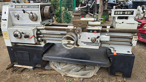 Torno de Banco Mecánico Horizontal Manual Universal Mini de Segunda Mano CME, Ligero, 220V/380V, Usado en Venta - Product Image 2