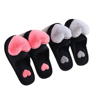 Pantoufles d'intérieur douces en peluche en forme de cœur avec amorti en PVC, personnalisables avec logo, chaudes et fourrées pour femme